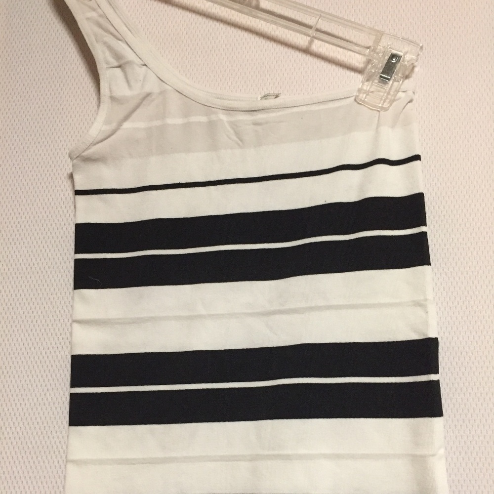 💥One strapped stripped tank💥